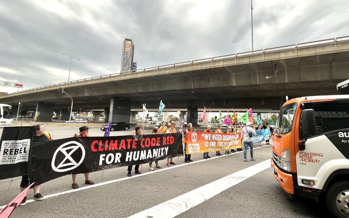 Blocking the exit ramp from the Westgate Freeway