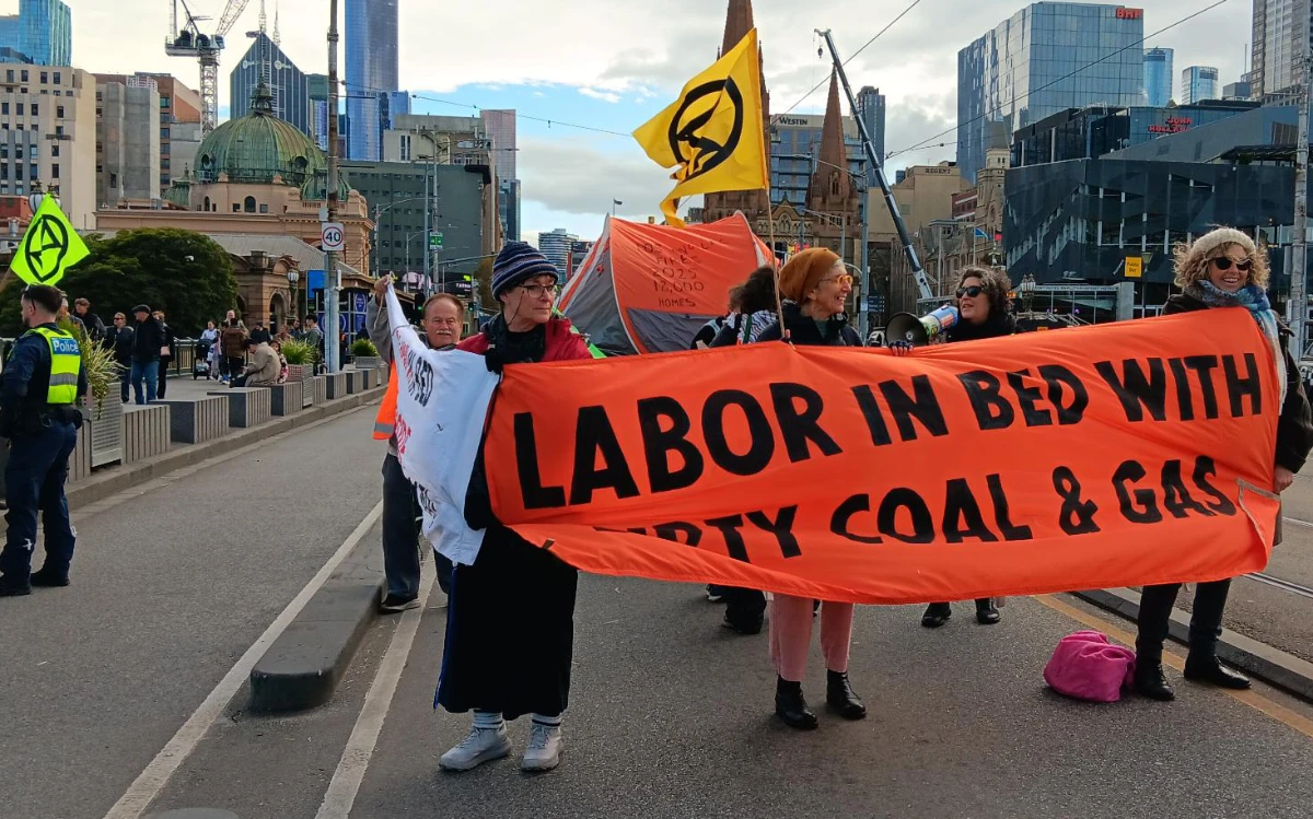 XR climate protesters on Princes Bridge during the action