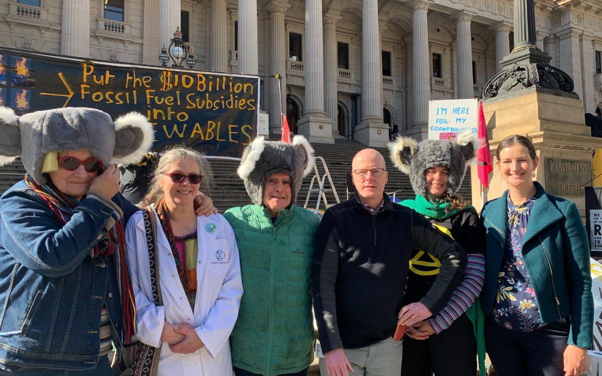 XR Vic Hunger Strikers with Greens MPs Tim Read and Ellen Sandell