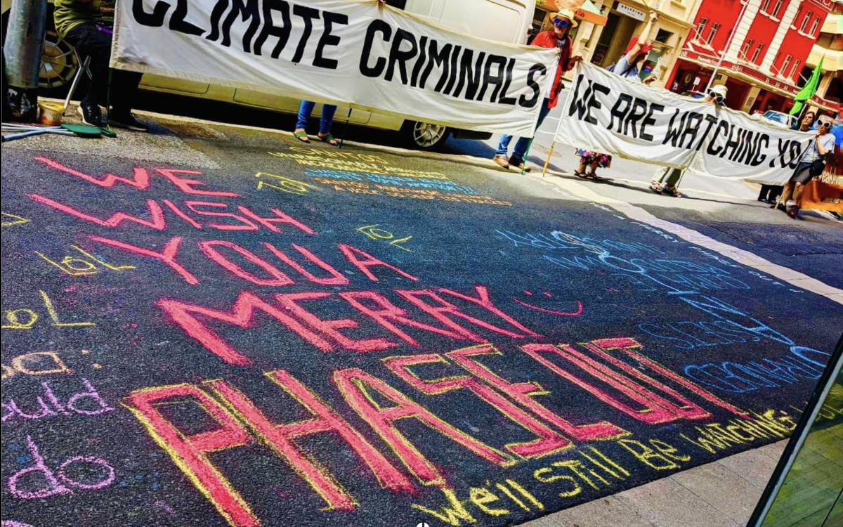 Aus government backs COP28 statement but hopes to profit from extraction bonanza